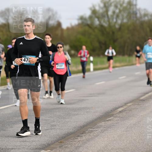 12.04.2026 - 45. Internationalen Wilhelmsburger Insellauf Dr. Thomas Lammeyer http://msf.ph/oto/9437375 12.04.2026 09:30:32 Laufen 2703, 47, 2581 meine-sportfotos.de