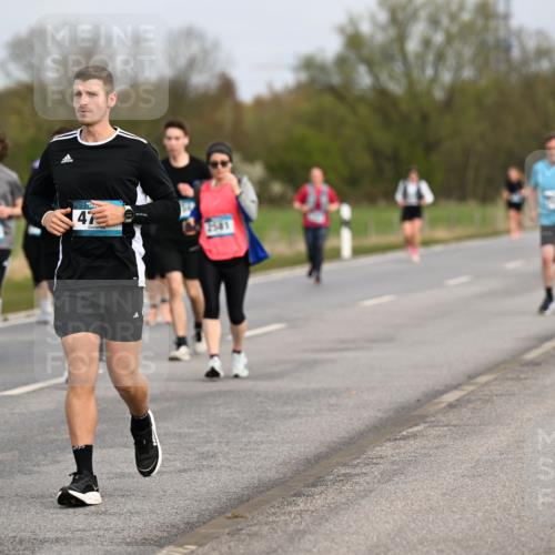 12.04.2026 - 45. Internationalen Wilhelmsburger Insellauf Dr. Thomas Lammeyer http://msf.ph/oto/9437376 12.04.2026 09:30:32 Laufen 2703, 47 meine-sportfotos.de