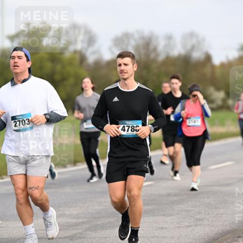 12.04.2026 - 45. Internationalen Wilhelmsburger Insellauf Dr. Thomas Lammeyer http://msf.ph/oto/9437377 12.04.2026 09:30:32 Laufen 2703, 478 meine-sportfotos.de