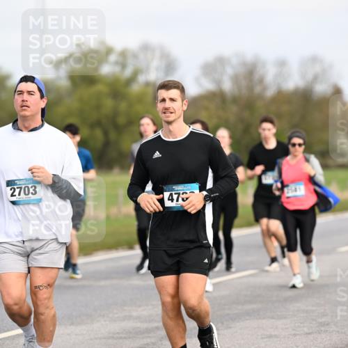 12.04.2026 - 45. Internationalen Wilhelmsburger Insellauf Dr. Thomas Lammeyer http://msf.ph/oto/9437380 12.04.2026 09:30:33 Laufen 2703, 470, 2141 meine-sportfotos.de