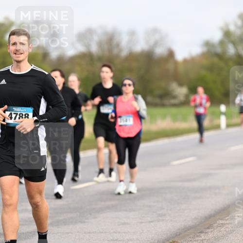 12.04.2026 - 45. Internationalen Wilhelmsburger Insellauf Dr. Thomas Lammeyer http://msf.ph/oto/9437381 12.04.2026 09:30:33 Laufen 4788 meine-sportfotos.de