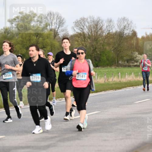 12.04.2026 - 45. Internationalen Wilhelmsburger Insellauf Dr. Thomas Lammeyer http://msf.ph/oto/9437384 12.04.2026 09:30:34 Laufen 83, 5558, 3719, 57, 2581, 3543, 2388 meine-sportfotos.de