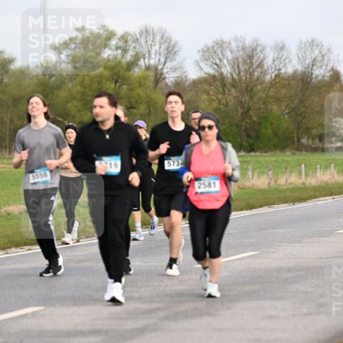 12.04.2026 - 45. Internationalen Wilhelmsburger Insellauf Dr. Thomas Lammeyer http://msf.ph/oto/9437385 12.04.2026 09:30:35 Laufen 5558, 573, 2581, 2388, 3543 meine-sportfotos.de