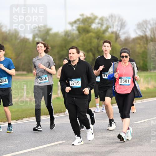 12.04.2026 - 45. Internationalen Wilhelmsburger Insellauf Dr. Thomas Lammeyer http://msf.ph/oto/9437387 12.04.2026 09:30:35 Laufen 5583, 5558, 3719, 305, 57, 2581 meine-sportfotos.de