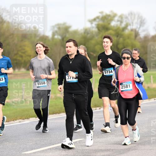 12.04.2026 - 45. Internationalen Wilhelmsburger Insellauf Dr. Thomas Lammeyer http://msf.ph/oto/9437391 12.04.2026 09:30:36 Laufen 5583, 371, 5558, 5734, 2581 meine-sportfotos.de