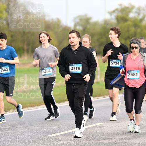 12.04.2026 - 45. Internationalen Wilhelmsburger Insellauf Dr. Thomas Lammeyer http://msf.ph/oto/9437394 12.04.2026 09:30:36 Laufen 5583, 5558, 3719, 5734, 2581 meine-sportfotos.de