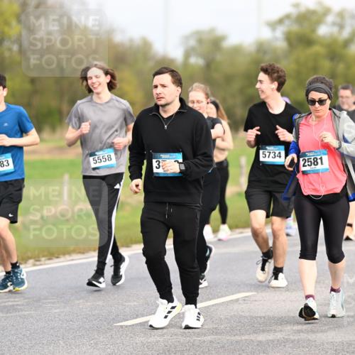 12.04.2026 - 45. Internationalen Wilhelmsburger Insellauf Dr. Thomas Lammeyer http://msf.ph/oto/9437395 12.04.2026 09:30:36 Laufen 5583, 5558, 3, 5734, 2581 meine-sportfotos.de