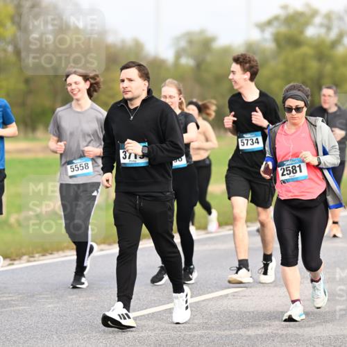 12.04.2026 - 45. Internationalen Wilhelmsburger Insellauf Dr. Thomas Lammeyer http://msf.ph/oto/9437396 12.04.2026 09:30:36 Laufen 5583, 3715, 5558, 5734, 2581 meine-sportfotos.de