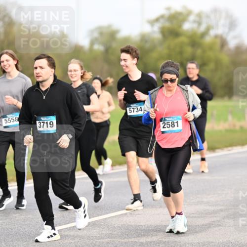 12.04.2026 - 45. Internationalen Wilhelmsburger Insellauf Dr. Thomas Lammeyer http://msf.ph/oto/9437397 12.04.2026 09:30:36 Laufen 5583, 5558, 3719, 5734, 2581 meine-sportfotos.de