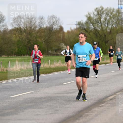 12.04.2026 - 45. Internationalen Wilhelmsburger Insellauf Dr. Thomas Lammeyer http://msf.ph/oto/9437406 12.04.2026 09:30:39 Laufen 2450, 2388, 2471, 2040 meine-sportfotos.de