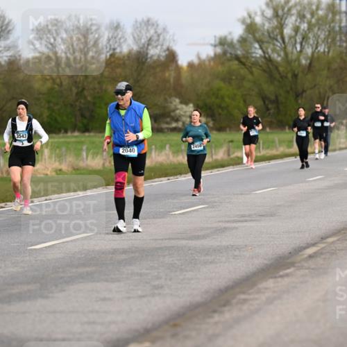 12.04.2026 - 45. Internationalen Wilhelmsburger Insellauf Dr. Thomas Lammeyer http://msf.ph/oto/9437433 12.04.2026 09:30:45 Laufen 3543, 2040, 2450 meine-sportfotos.de