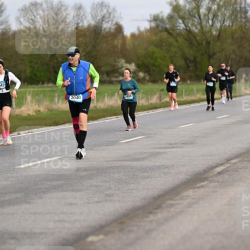 12.04.2026 - 45. Internationalen Wilhelmsburger Insellauf Dr. Thomas Lammeyer http://msf.ph/oto/9437436 12.04.2026 09:30:45 Laufen 3543, 2040, 2450 meine-sportfotos.de