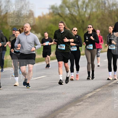 12.04.2026 - 45. Internationalen Wilhelmsburger Insellauf Dr. Thomas Lammeyer http://msf.ph/oto/9437477 12.04.2026 09:31:06 Laufen 3051, 2524, 2523, 3050, 3464, 2907, 5471 meine-sportfotos.de