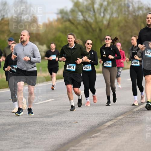 12.04.2026 - 45. Internationalen Wilhelmsburger Insellauf Dr. Thomas Lammeyer http://msf.ph/oto/9437478 12.04.2026 09:31:06 Laufen 305, 3464, 2524, 3051, 2523, 2907, 5471 meine-sportfotos.de
