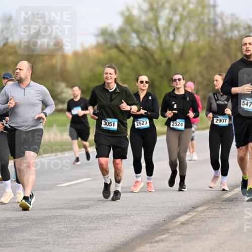 12.04.2026 - 45. Internationalen Wilhelmsburger Insellauf Dr. Thomas Lammeyer http://msf.ph/oto/9437480 12.04.2026 09:31:06 Laufen 3464, 3051, 2523, 2524, 2907, 5471 meine-sportfotos.de