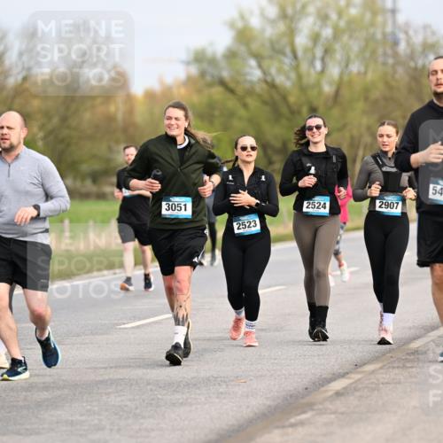 12.04.2026 - 45. Internationalen Wilhelmsburger Insellauf Dr. Thomas Lammeyer http://msf.ph/oto/9437483 12.04.2026 09:31:07 Laufen 4, 492, 3051, 2524, 2523, 2907, 5471 meine-sportfotos.de