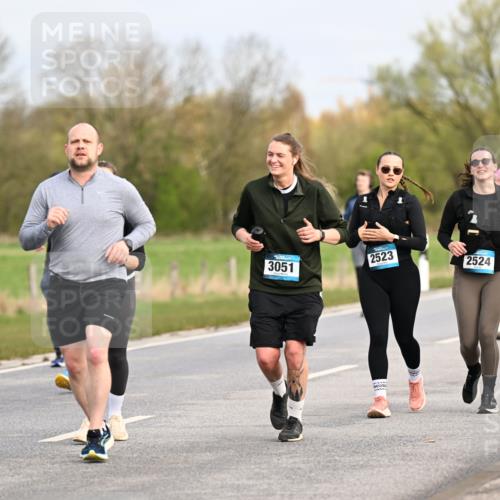 12.04.2026 - 45. Internationalen Wilhelmsburger Insellauf Dr. Thomas Lammeyer http://msf.ph/oto/9437489 12.04.2026 09:31:08 Laufen 3464, 2523, 3051, 2524, 2907, 54 meine-sportfotos.de