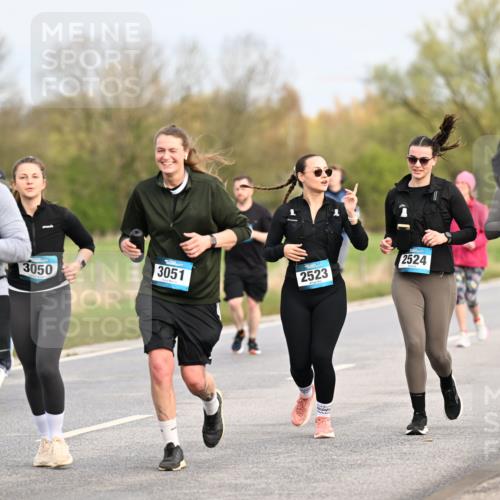12.04.2026 - 45. Internationalen Wilhelmsburger Insellauf Dr. Thomas Lammeyer http://msf.ph/oto/9437494 12.04.2026 09:31:09 Laufen 3051, 3050, 2523, 2524, 5471 meine-sportfotos.de