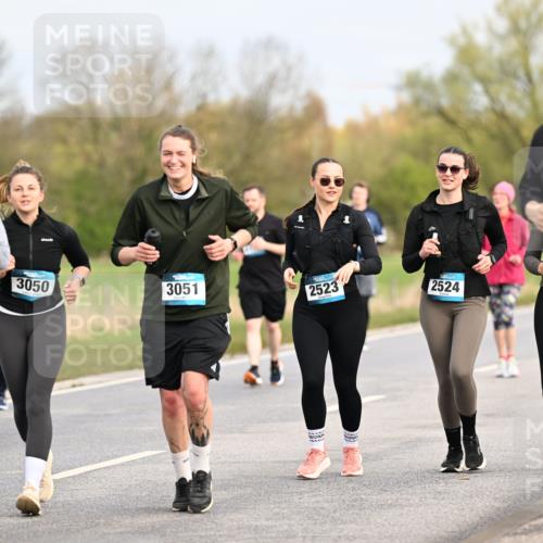 12.04.2026 - 45. Internationalen Wilhelmsburger Insellauf Dr. Thomas Lammeyer http://msf.ph/oto/9437495 12.04.2026 09:31:09 Laufen 3050, 3051, 2523, 2524, 5471 meine-sportfotos.de