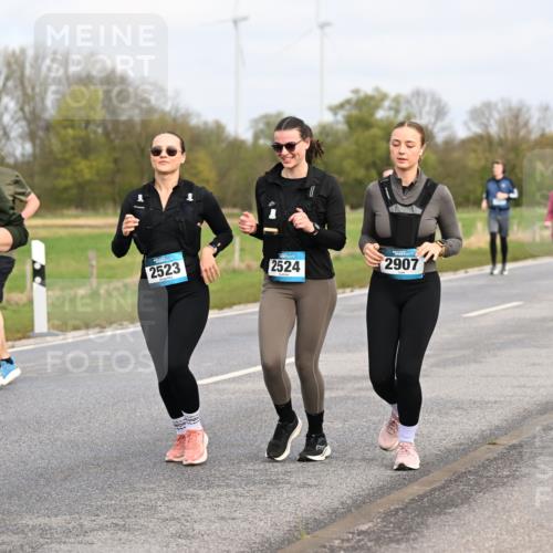 12.04.2026 - 45. Internationalen Wilhelmsburger Insellauf Dr. Thomas Lammeyer http://msf.ph/oto/9437523 12.04.2026 09:31:15 Laufen 3051, 01, 2523, 2524, 2907 meine-sportfotos.de