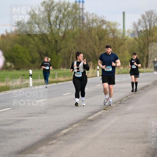 12.04.2026 - 45. Internationalen Wilhelmsburger Insellauf Dr. Thomas Lammeyer http://msf.ph/oto/9437553 12.04.2026 09:31:24 Laufen 14, 2428, 2427, 2233, 16 meine-sportfotos.de