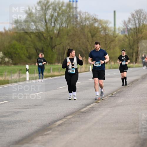 12.04.2026 - 45. Internationalen Wilhelmsburger Insellauf Dr. Thomas Lammeyer http://msf.ph/oto/9437555 12.04.2026 09:31:24 Laufen 2427, 2232, 2428, 16 meine-sportfotos.de