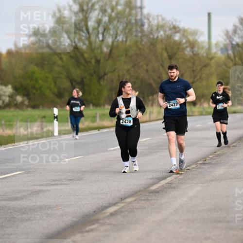 12.04.2026 - 45. Internationalen Wilhelmsburger Insellauf Dr. Thomas Lammeyer http://msf.ph/oto/9437560 12.04.2026 09:31:25 Laufen 2428, 2427 meine-sportfotos.de