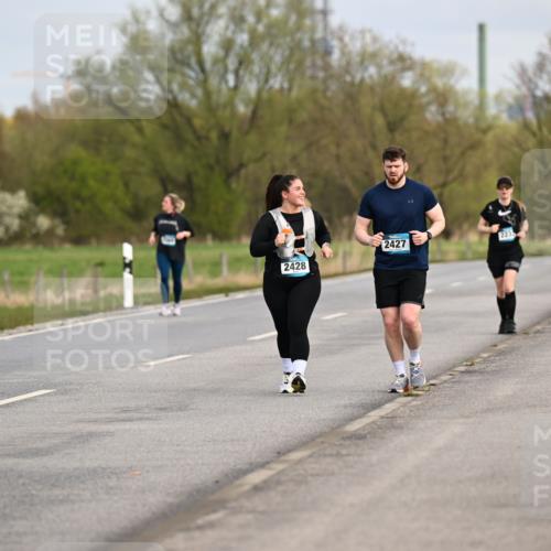12.04.2026 - 45. Internationalen Wilhelmsburger Insellauf Dr. Thomas Lammeyer http://msf.ph/oto/9437561 12.04.2026 09:31:25 Laufen 2428, 2427, 223 meine-sportfotos.de
