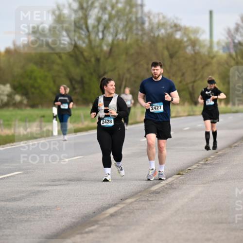 12.04.2026 - 45. Internationalen Wilhelmsburger Insellauf Dr. Thomas Lammeyer http://msf.ph/oto/9437567 12.04.2026 09:31:26 Laufen 2428, 2427 meine-sportfotos.de