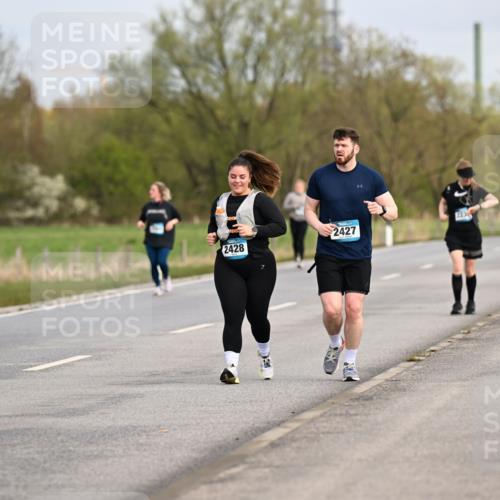 12.04.2026 - 45. Internationalen Wilhelmsburger Insellauf Dr. Thomas Lammeyer http://msf.ph/oto/9437572 12.04.2026 09:31:27 Laufen 2427, 2428 meine-sportfotos.de