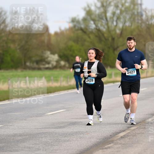 12.04.2026 - 45. Internationalen Wilhelmsburger Insellauf Dr. Thomas Lammeyer http://msf.ph/oto/9437583 12.04.2026 09:31:28 Laufen 2428, 2427 meine-sportfotos.de