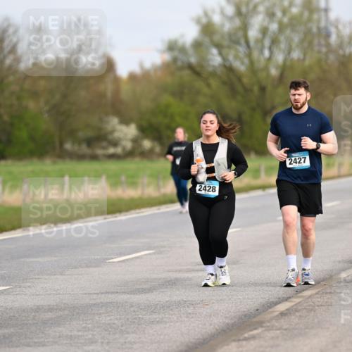 12.04.2026 - 45. Internationalen Wilhelmsburger Insellauf Dr. Thomas Lammeyer http://msf.ph/oto/9437584 12.04.2026 09:31:28 Laufen 2428, 2427 meine-sportfotos.de