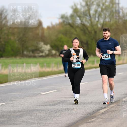 12.04.2026 - 45. Internationalen Wilhelmsburger Insellauf Dr. Thomas Lammeyer http://msf.ph/oto/9437585 12.04.2026 09:31:29 Laufen 2428, 2427 meine-sportfotos.de