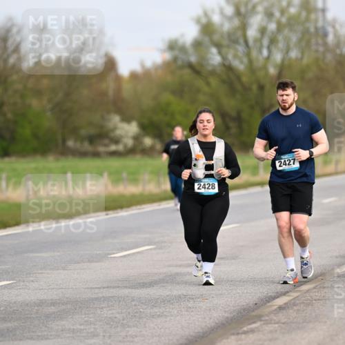 12.04.2026 - 45. Internationalen Wilhelmsburger Insellauf Dr. Thomas Lammeyer http://msf.ph/oto/9437586 12.04.2026 09:31:29 Laufen 2428, 2427 meine-sportfotos.de