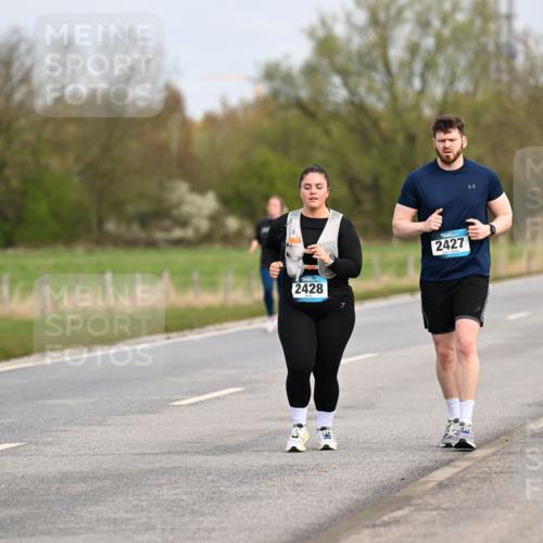 12.04.2026 - 45. Internationalen Wilhelmsburger Insellauf Dr. Thomas Lammeyer http://msf.ph/oto/9437587 12.04.2026 09:31:29 Laufen 2428, 2427 meine-sportfotos.de