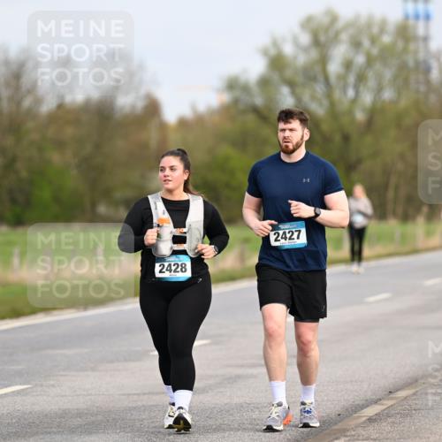 12.04.2026 - 45. Internationalen Wilhelmsburger Insellauf Dr. Thomas Lammeyer http://msf.ph/oto/9437596 12.04.2026 09:31:31 Laufen 2428, 2427 meine-sportfotos.de