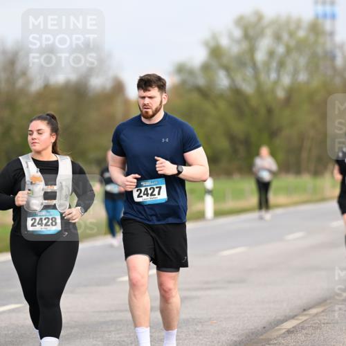 12.04.2026 - 45. Internationalen Wilhelmsburger Insellauf Dr. Thomas Lammeyer http://msf.ph/oto/9437600 12.04.2026 09:31:32 Laufen 2428, 2427 meine-sportfotos.de