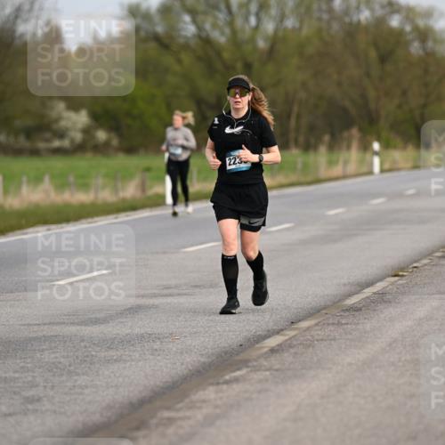 12.04.2026 - 45. Internationalen Wilhelmsburger Insellauf Dr. Thomas Lammeyer http://msf.ph/oto/9437613 12.04.2026 09:31:36 Laufen 2564, 223 meine-sportfotos.de