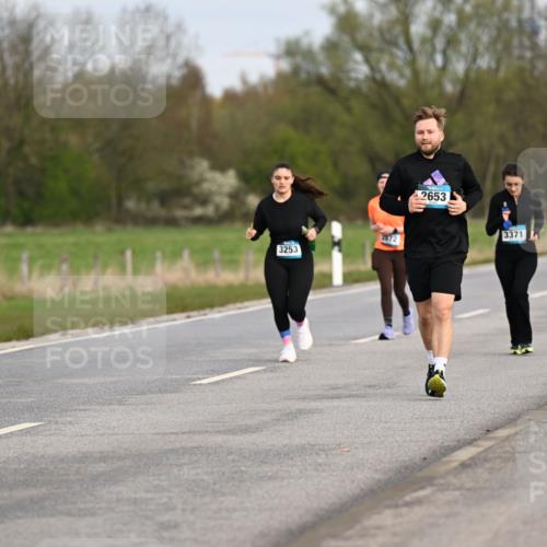 12.04.2026 - 45. Internationalen Wilhelmsburger Insellauf Dr. Thomas Lammeyer http://msf.ph/oto/9437661 12.04.2026 09:32:03 Laufen 3253, 2872, 2653, 3371 meine-sportfotos.de