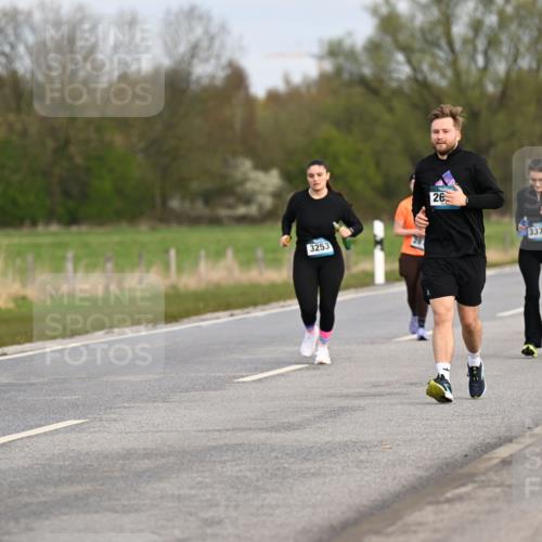 12.04.2026 - 45. Internationalen Wilhelmsburger Insellauf Dr. Thomas Lammeyer http://msf.ph/oto/9437664 12.04.2026 09:32:03 Laufen 3253, 26, 3371 meine-sportfotos.de