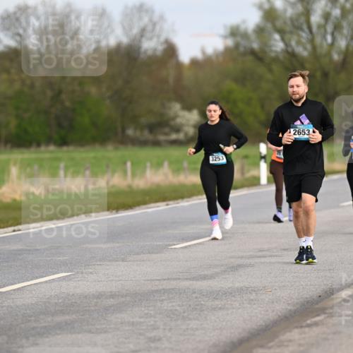 12.04.2026 - 45. Internationalen Wilhelmsburger Insellauf Dr. Thomas Lammeyer http://msf.ph/oto/9437666 12.04.2026 09:32:04 Laufen 3253, 2653, 3371 meine-sportfotos.de