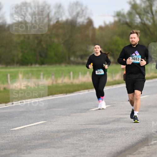 12.04.2026 - 45. Internationalen Wilhelmsburger Insellauf Dr. Thomas Lammeyer http://msf.ph/oto/9437673 12.04.2026 09:32:05 Laufen 3253, 2653, 3371 meine-sportfotos.de