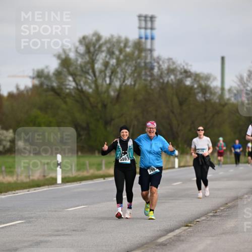 12.04.2026 - 45. Internationalen Wilhelmsburger Insellauf Dr. Thomas Lammeyer http://msf.ph/oto/9437781 12.04.2026 09:33:26 Laufen 5593, 2693, 4509 meine-sportfotos.de