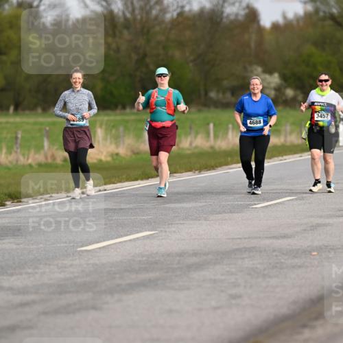 12.04.2026 - 45. Internationalen Wilhelmsburger Insellauf Dr. Thomas Lammeyer http://msf.ph/oto/9437878 12.04.2026 09:34:08 Laufen 85, 4688, 3457, 2904 meine-sportfotos.de