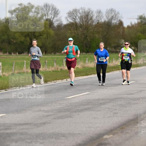 12.04.2026 - 45. Internationalen Wilhelmsburger Insellauf Dr. Thomas Lammeyer http://msf.ph/oto/9437892 12.04.2026 09:34:10 Laufen 4685, 4688, 3457, 2904 meine-sportfotos.de