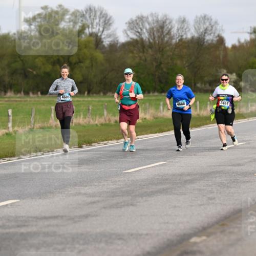 12.04.2026 - 45. Internationalen Wilhelmsburger Insellauf Dr. Thomas Lammeyer http://msf.ph/oto/9437894 12.04.2026 09:34:10 Laufen 4685, 4688, 3457, 2904 meine-sportfotos.de