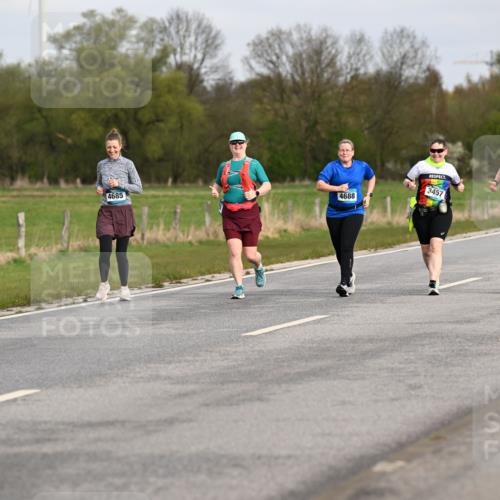 12.04.2026 - 45. Internationalen Wilhelmsburger Insellauf Dr. Thomas Lammeyer http://msf.ph/oto/9437896 12.04.2026 09:34:11 Laufen 4685, 4688, 3457, 2904 meine-sportfotos.de