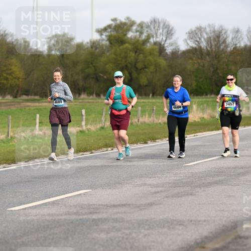 12.04.2026 - 45. Internationalen Wilhelmsburger Insellauf Dr. Thomas Lammeyer http://msf.ph/oto/9437911 12.04.2026 09:34:13 Laufen 4685, 4688, 3457, 2904 meine-sportfotos.de