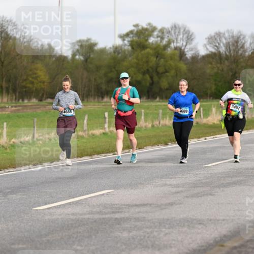 12.04.2026 - 45. Internationalen Wilhelmsburger Insellauf Dr. Thomas Lammeyer http://msf.ph/oto/9437915 12.04.2026 09:34:14 Laufen 4688, 4685, 3457, 2904 meine-sportfotos.de