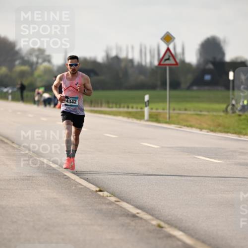 12.04.2026 - 45. Internationalen Wilhelmsburger Insellauf Dr. Thomas Lammeyer http://msf.ph/oto/9438089 12.04.2026 09:46:54 Laufen 4342 meine-sportfotos.de